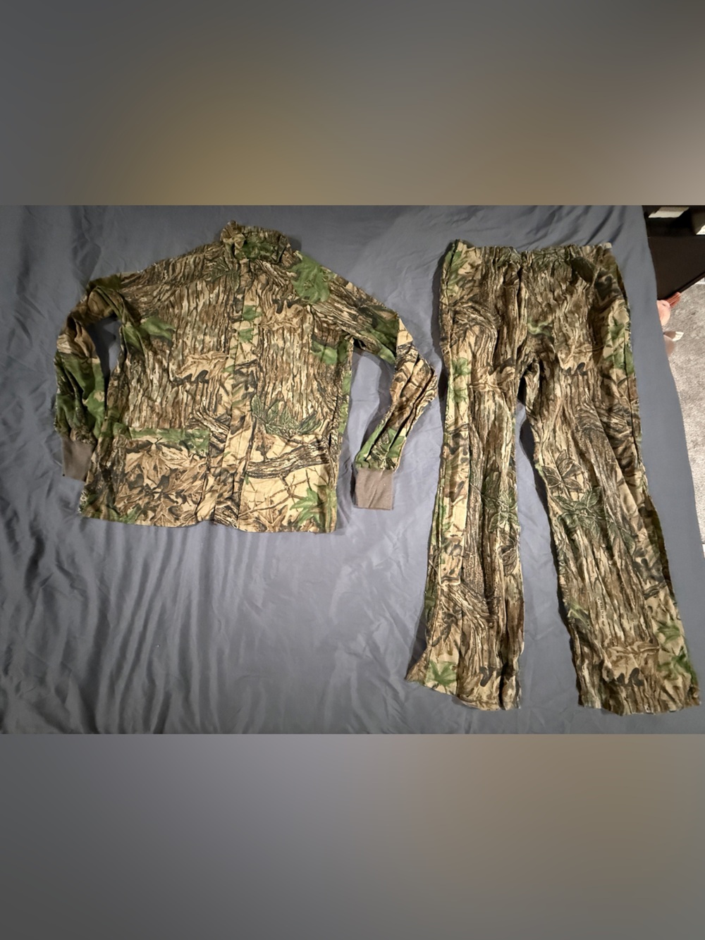 Realtree Camouflage Clothing Shirt and Pants Set in Green and Brown